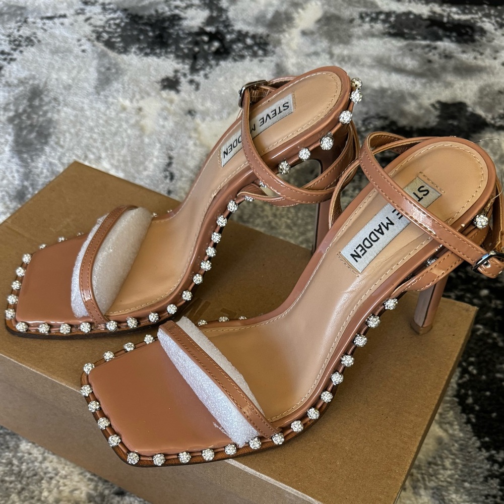 Steve Madden Zelle Camel Heels Sandals